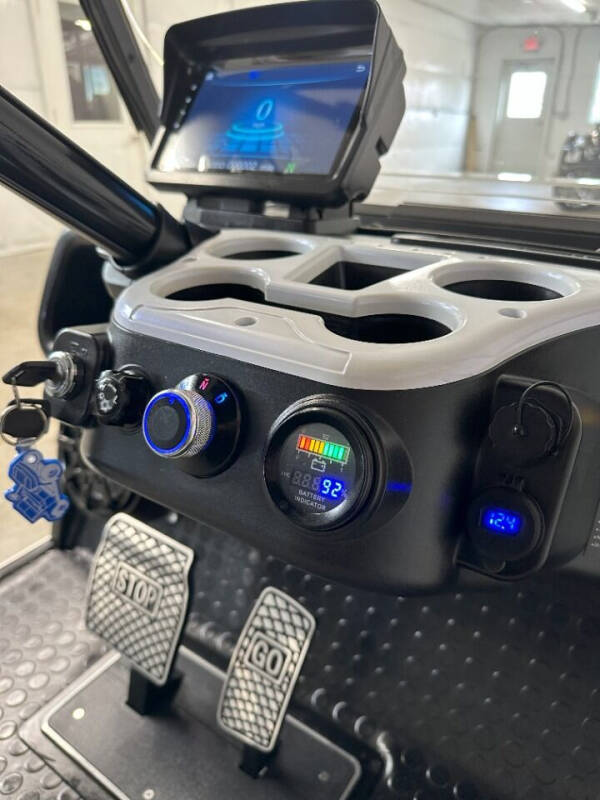 2025 Evolution Carrier Plus 6 Seater