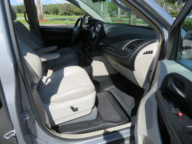 2013 Chrysler Town and Country Limited