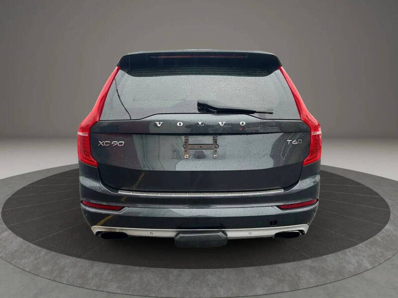 2016 Volvo XC90 T6 Momentum