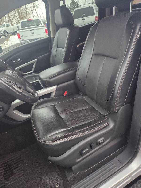 2017 Nissan Titan SV