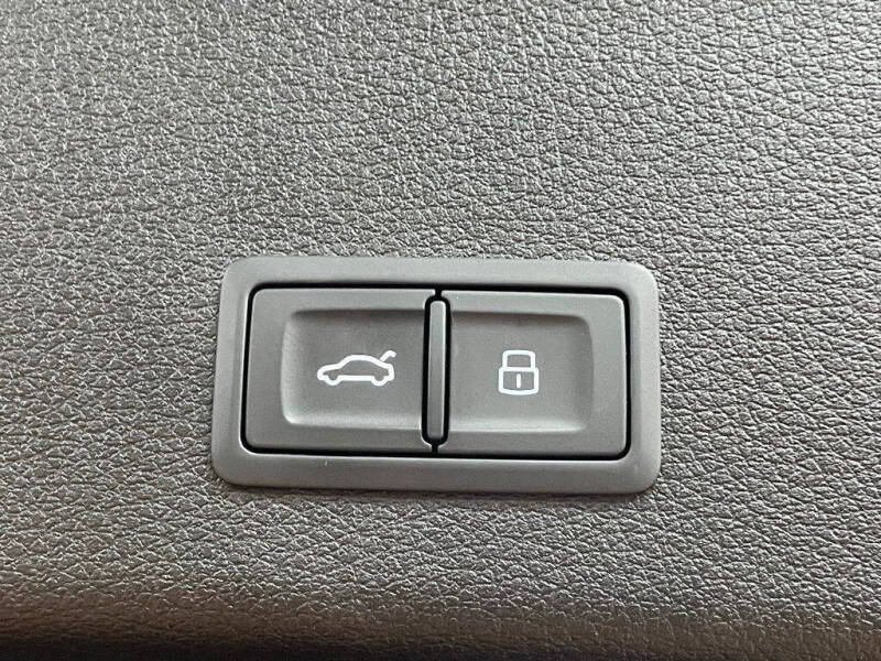 2021 Audi e-tron quattro Premium