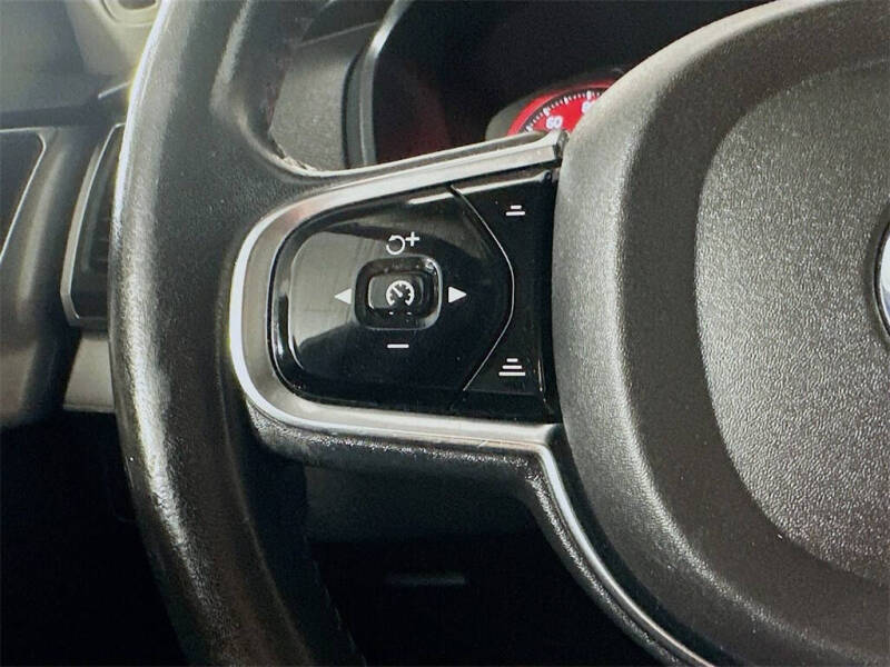 2016 Volvo XC90 T5 Momentum