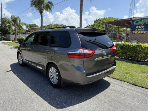 2015 Toyota Sienna XLE 8-Passenger
