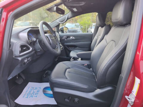 2026 Chrysler Pacifica Select