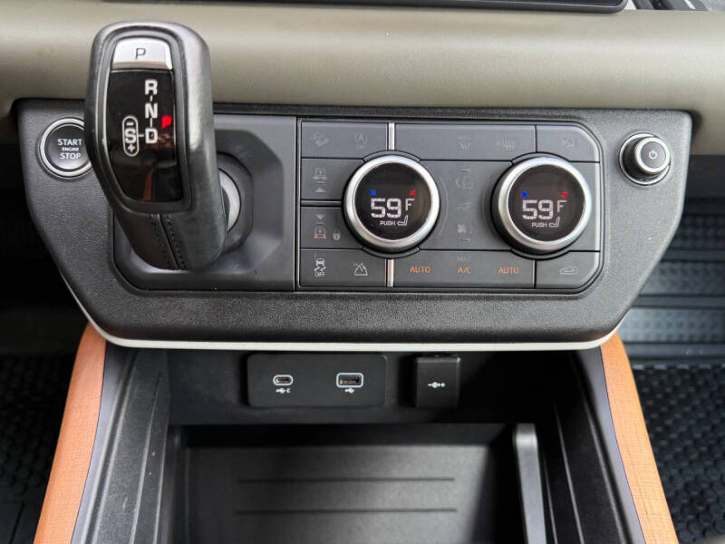 2020 Land Rover Defender 110 SE