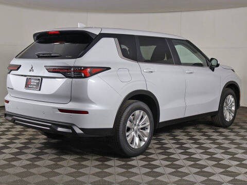 2026 Mitsubishi Outlander ES