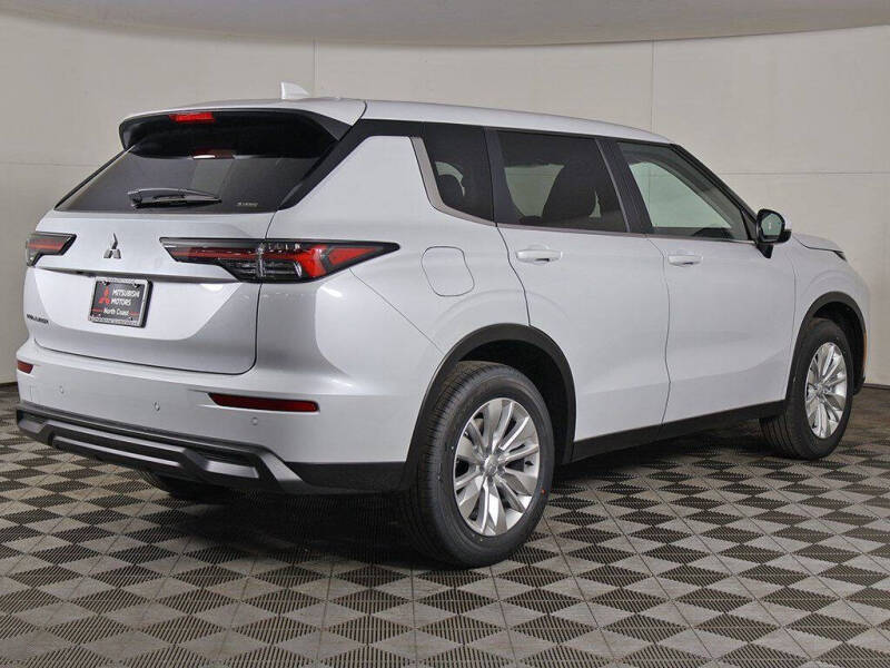 2026 Mitsubishi Outlander ES