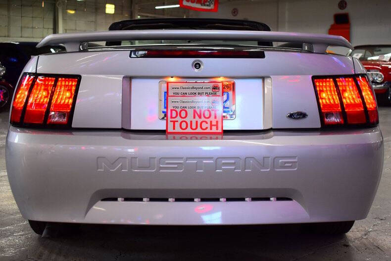 2004 Ford Mustang Deluxe