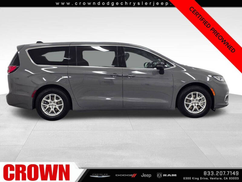 2025 Chrysler Pacifica Select