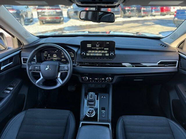 2023 Mitsubishi Outlander PHEV SE