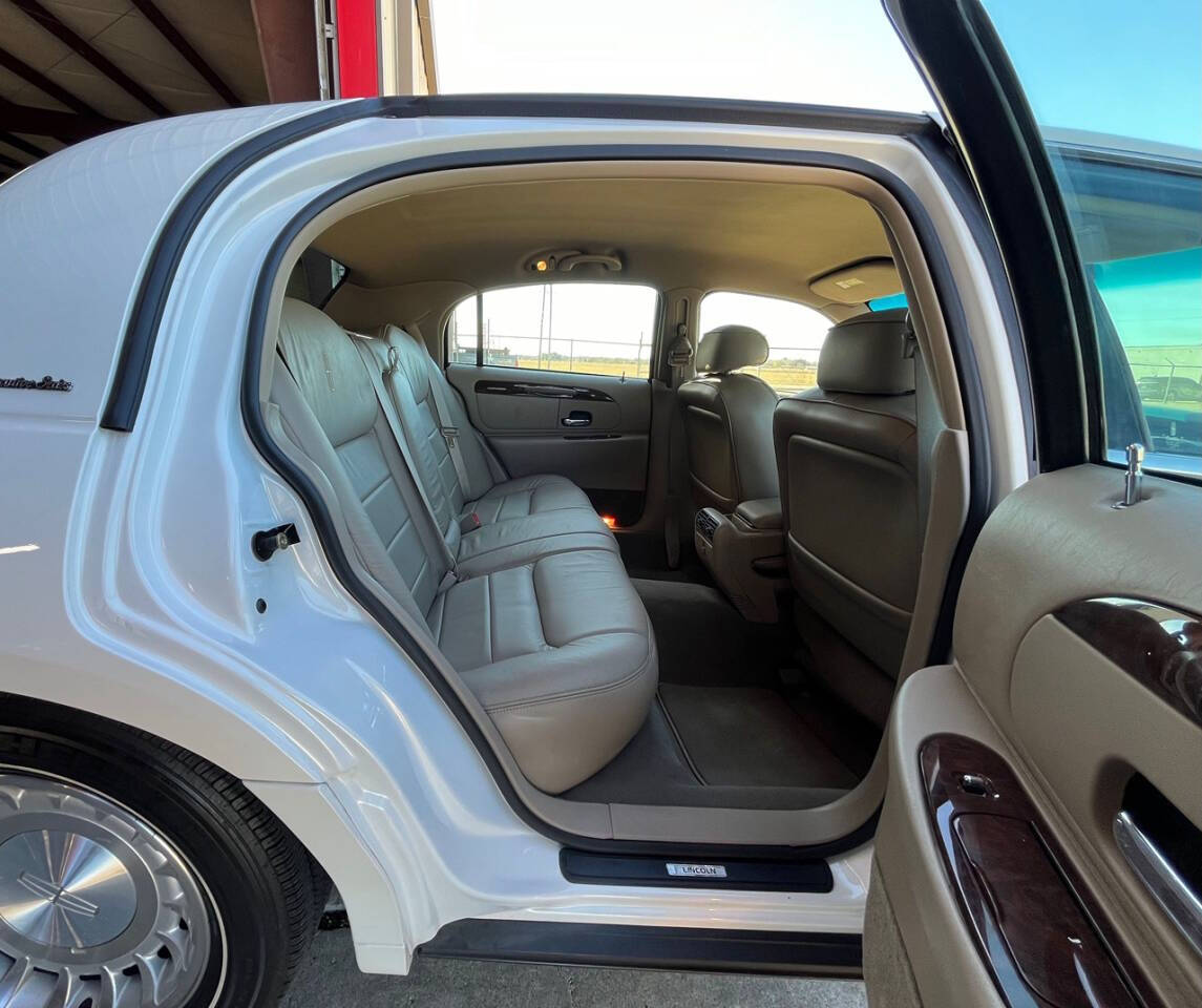 2002 Lincoln Town Car for sale at Carnival Car Company in Victoria, TX