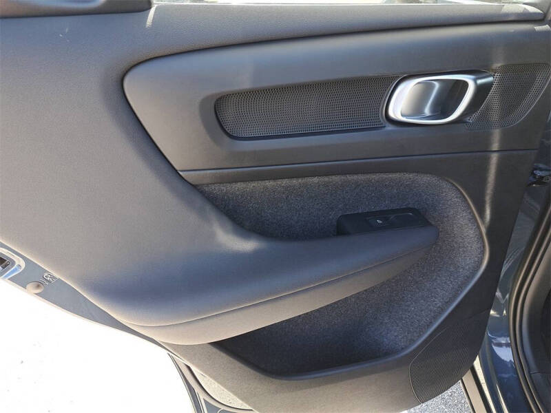 2026 Volvo XC40 B5 Ultra Black Edition