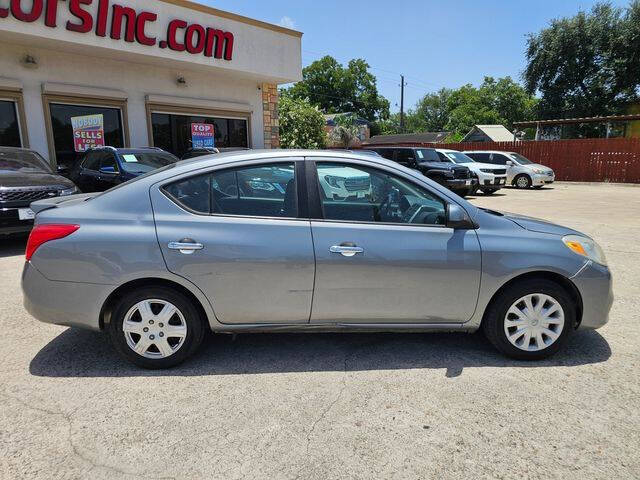 2014 Nissan Versa 1.6 SV