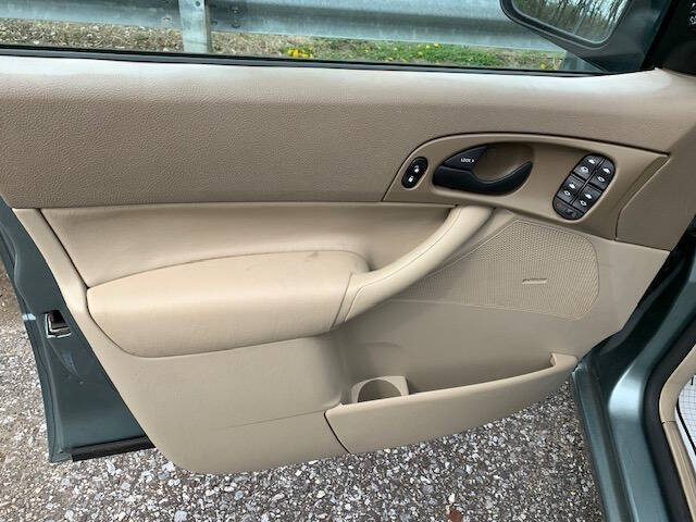 2005 Ford Focus ZX4 SE