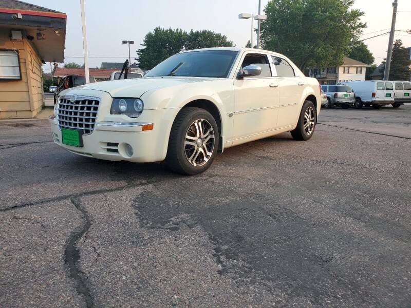 2006 Chrysler 300 for sale at Geareys Auto Sales of Sioux Falls, LLC in Sioux Falls SD