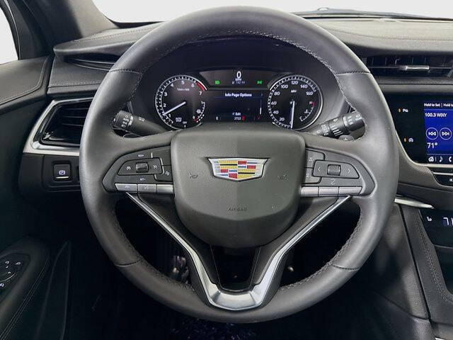 2025 Cadillac XT6 Luxury