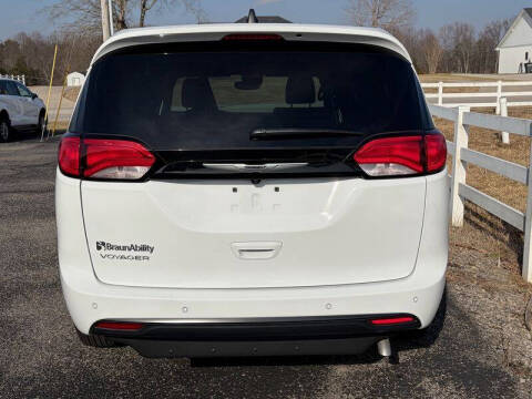 2025 Chrysler Voyager LX