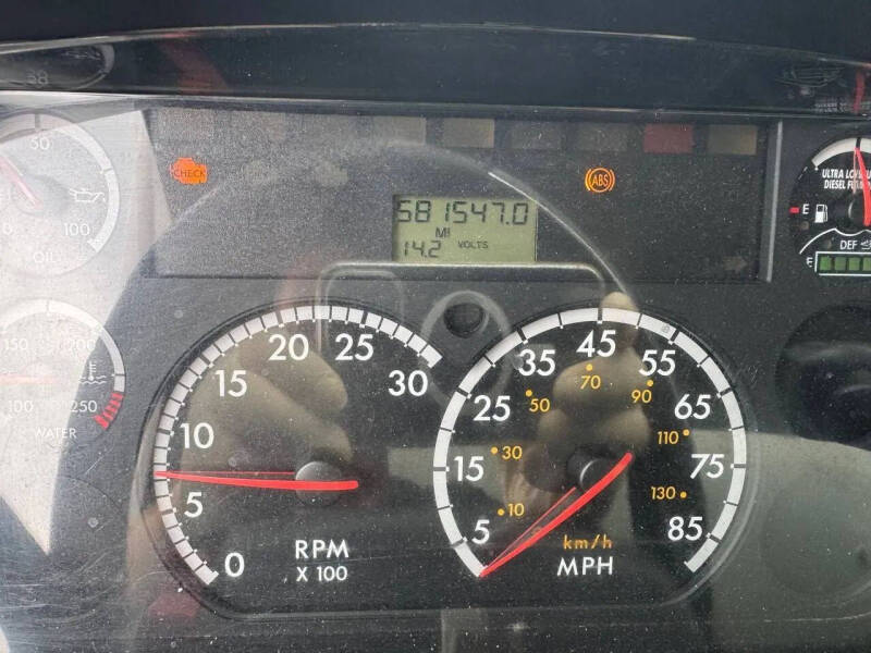 2011 Freightliner M2 106