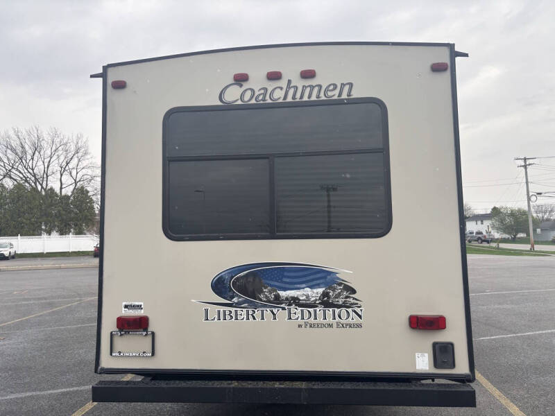 2015 Coachmen RV Freedom Express  298 Reds
