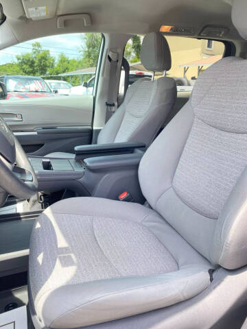 2021 Toyota Sienna LE 8-Passenger