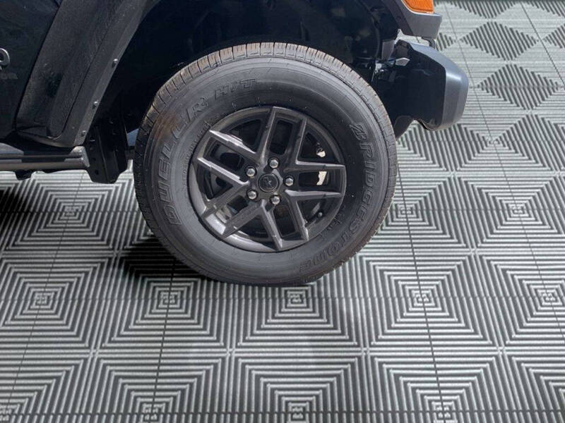 2024 Jeep Gladiator Sport