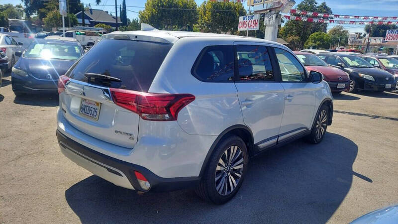 2019 Mitsubishi Outlander SE