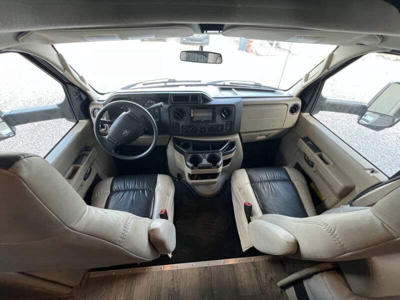 2018 Thor Motor Coach Outlaw 29J Class C