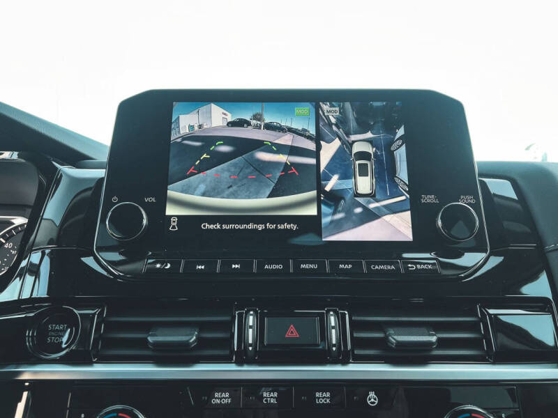 2025 Nissan Pathfinder SL