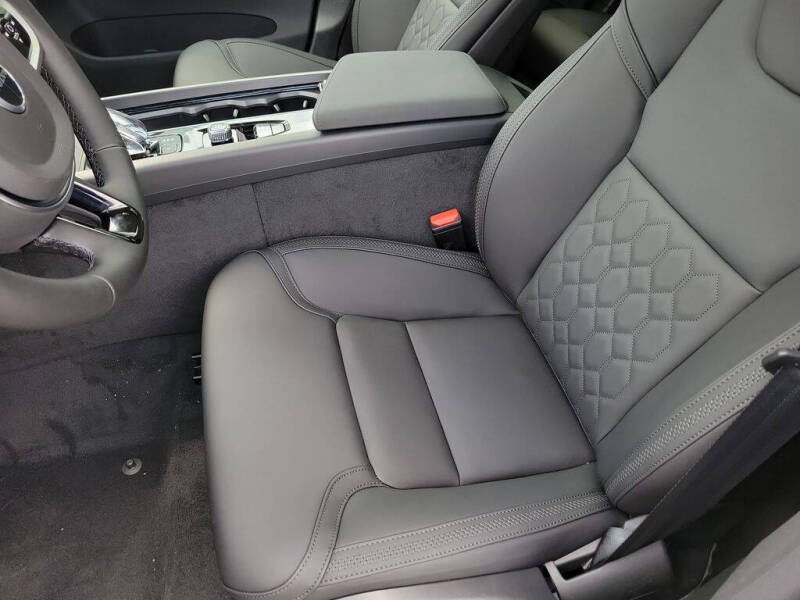 2026 Volvo XC60 B5 Core