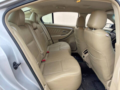 2015 Ford Taurus