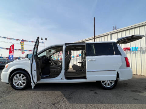 2014 Chrysler Town and Country Touring