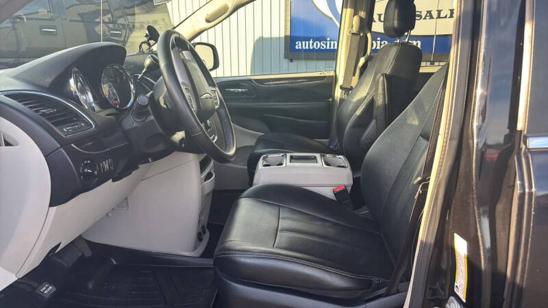 2016 Chrysler Town and Country Touring