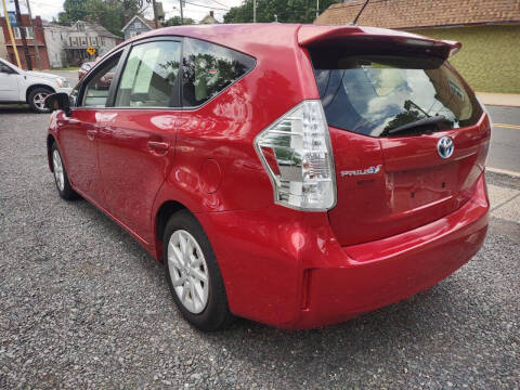 2012 Toyota Prius v Five