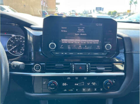 2022 Nissan Pathfinder SV