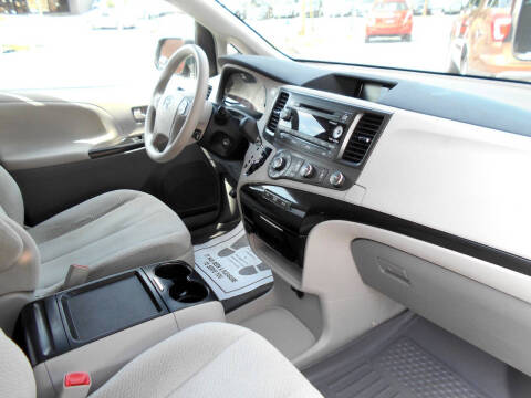 2011 Toyota Sienna LE 8-Passenger
