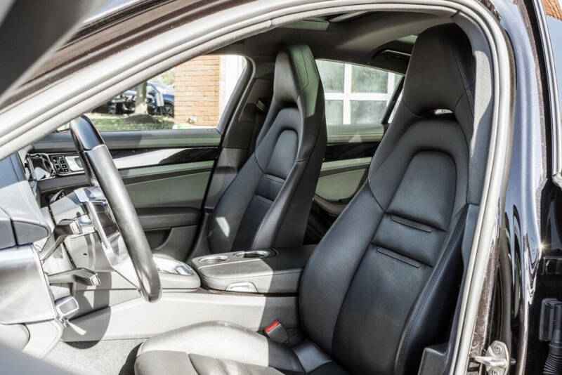2018 Porsche Panamera 4