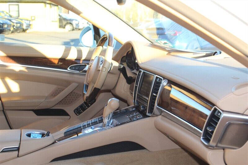 2015 Porsche Panamera 4