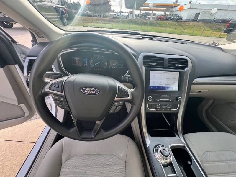 2020 Ford Fusion SE