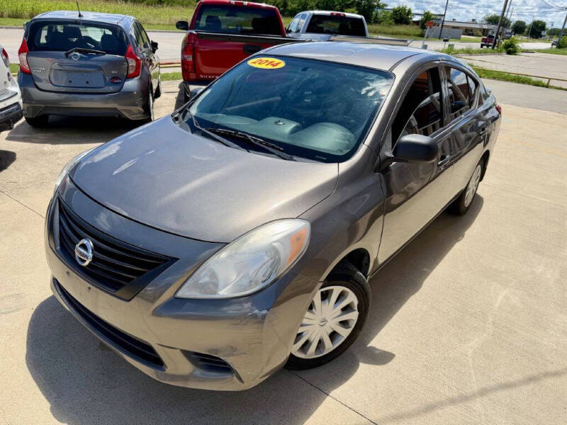 2014 Nissan Versa 1.6 S AT's photo
