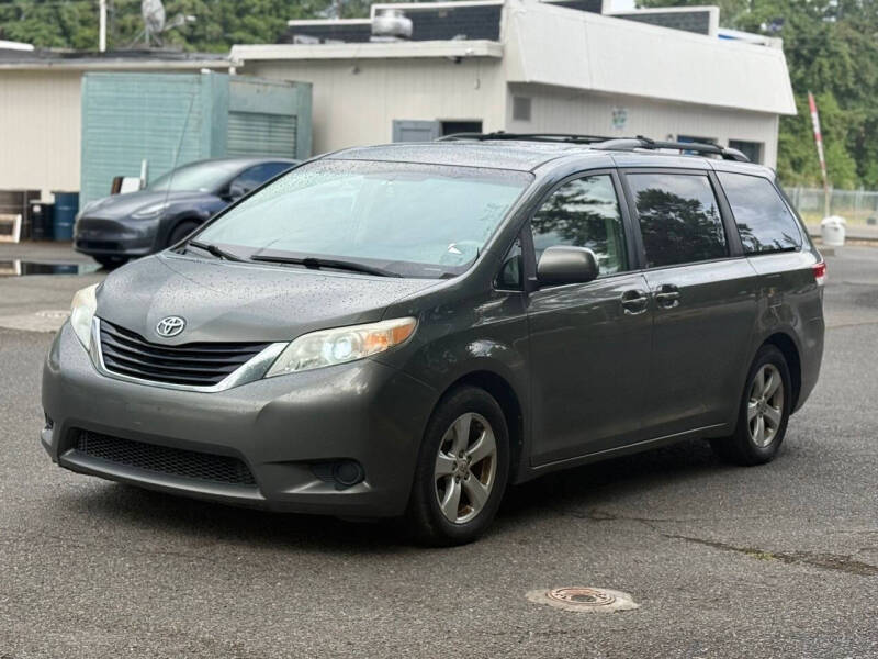 2012 Toyota Sienna LE 8-Passenger