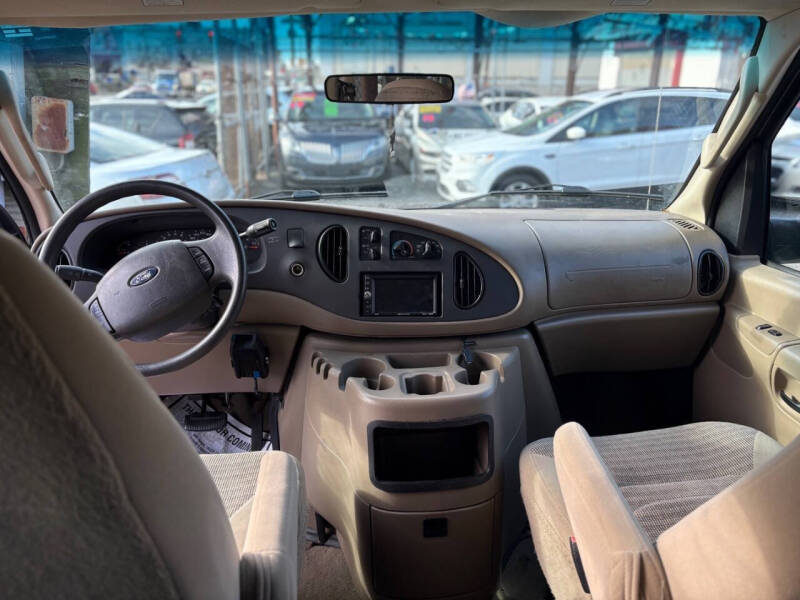 2004 Ford E-Series E-350 SD XL