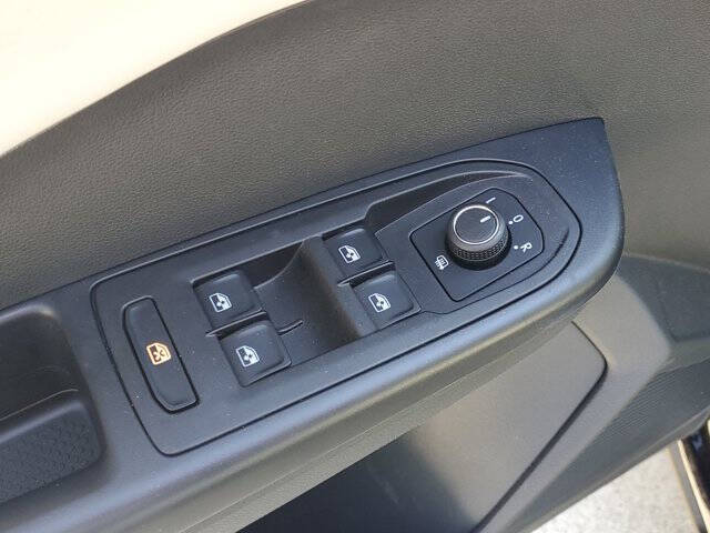 2025 Volkswagen Taos SE