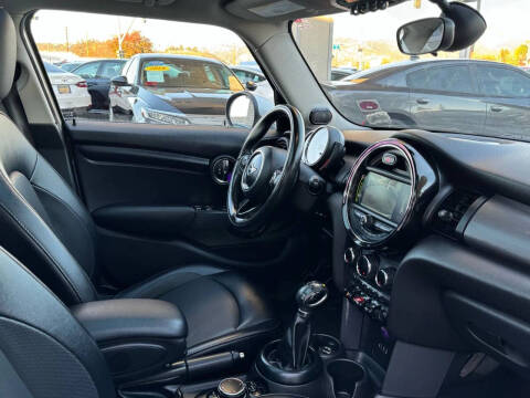 2017 MINI Hardtop 4 Door Cooper