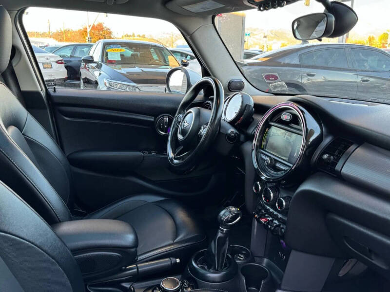 2017 MINI Hardtop 4 Door Cooper