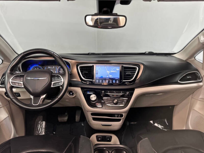 2017 Chrysler Pacifica Touring-L
