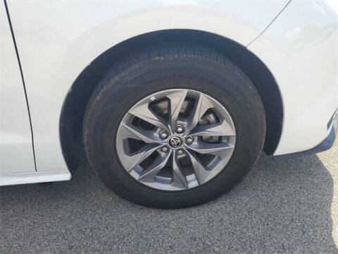 2022 Toyota Sienna LE 8-Passenger