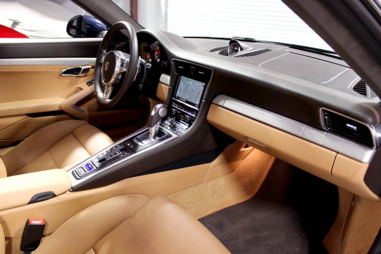 2015 Porsche 911 29