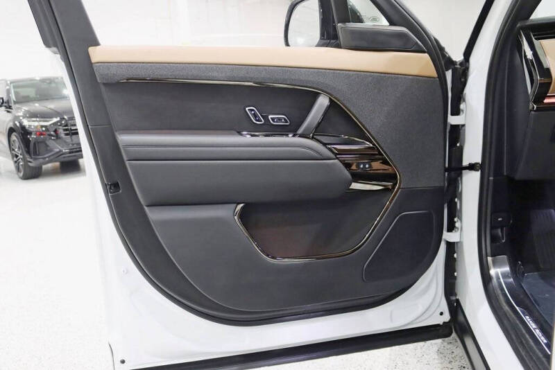 2025 Land Rover Range Rover Sport P460e Dynamic SE