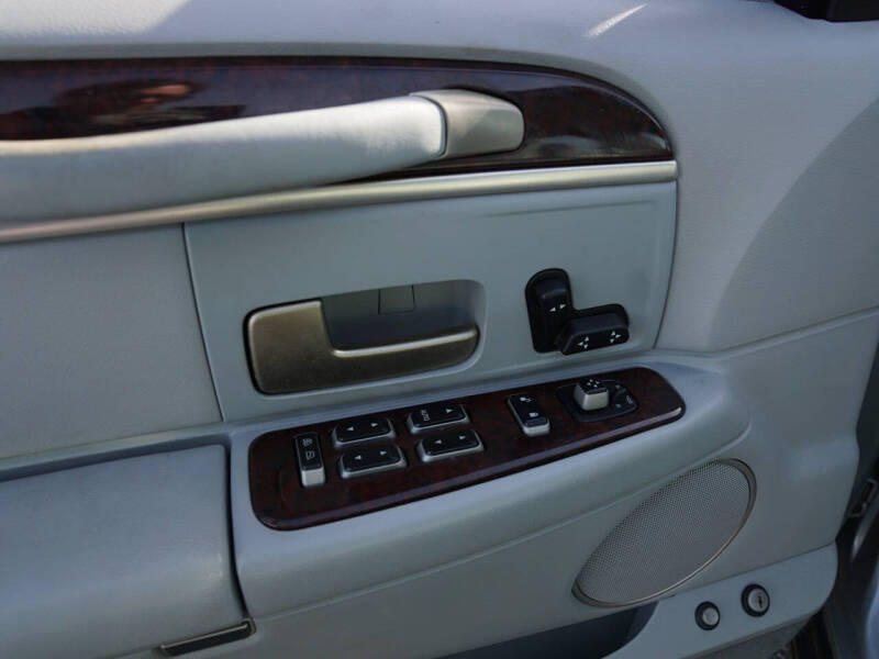 2006 Lincoln Town Car Signature