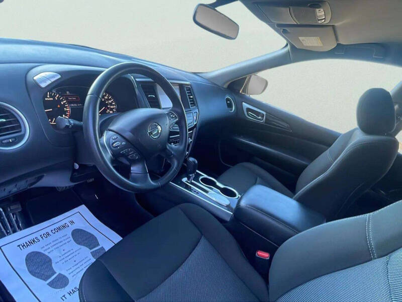 2020 Nissan Pathfinder SV